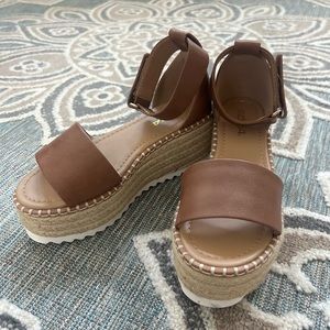 Chunky Platform Sandals!